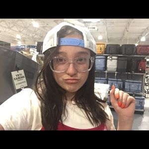 Meet your Posher, Taylor